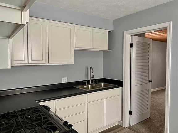 2nd image of 1518 College St