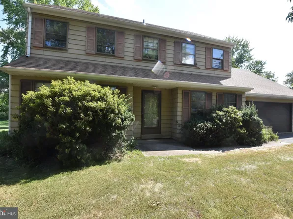 1925 Foster Rd, Hatfield, PA 19440