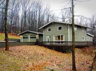 213 E Lake Rd, Acme, PA 15610