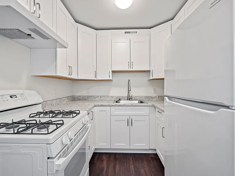 500 Glenwood Cir #411 — Photo 10