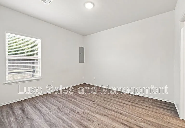 10912 Oak Hollow Dr — Photo 16