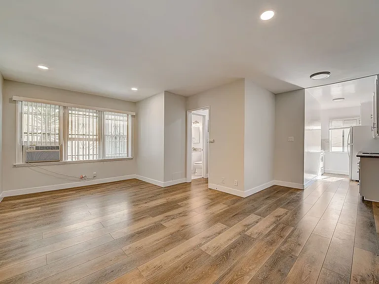 7044 Lanewood Ave — Photo 16