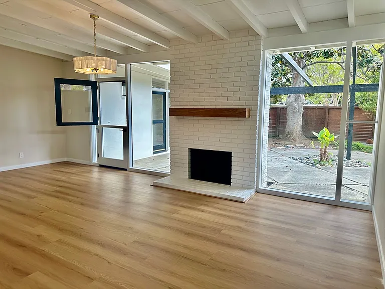 3081 McKinley Dr — Photo 6