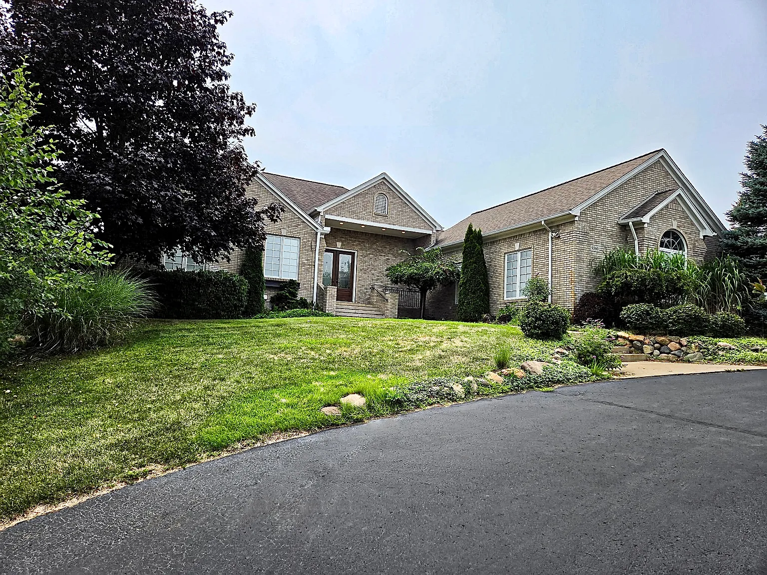6 bed, 3.5 bath, 2426 sqft, $3,750 — Photo 3
