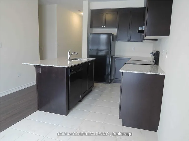 12 Circus Cres — Photo 5