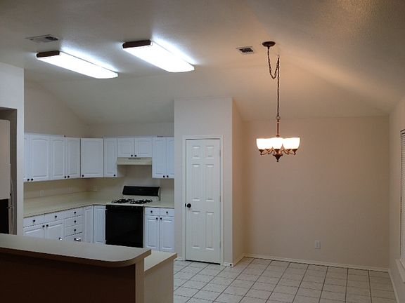 Open Kitchen Breakfast Area
