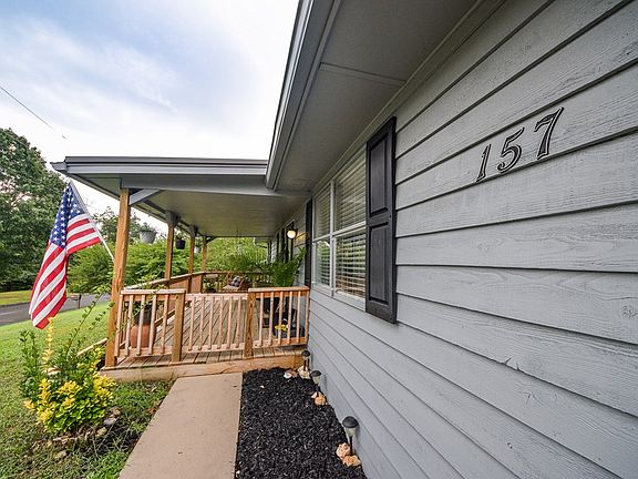 5th image of 157 Cherry Laurel Trl NE