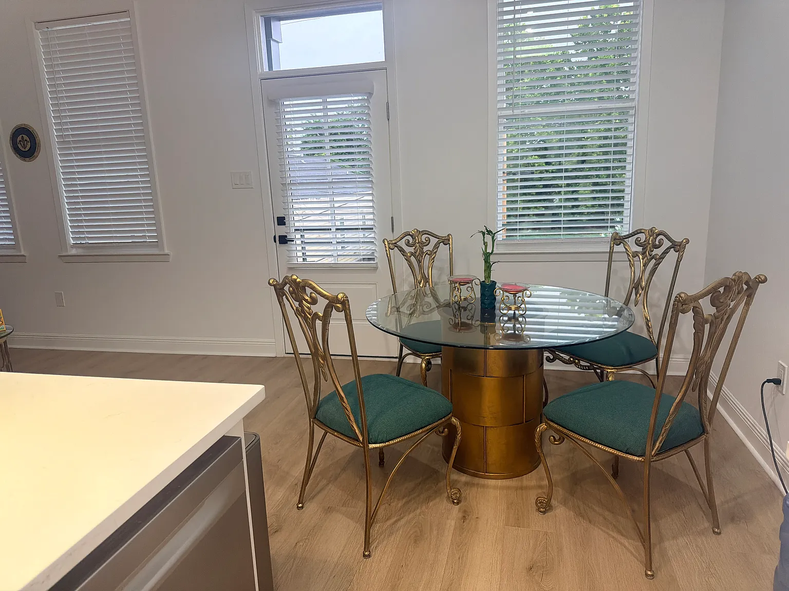 1 bed, 1.5 bath, 1300 sqft, $800 — Photo 4