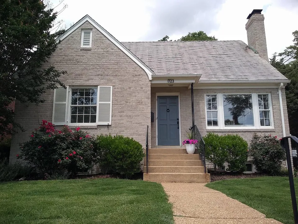 1723 Oakcrest Dr