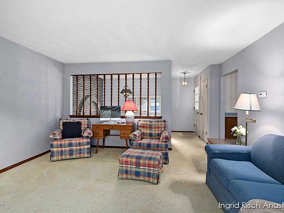 4th image of 1264 Walwood Dr NE