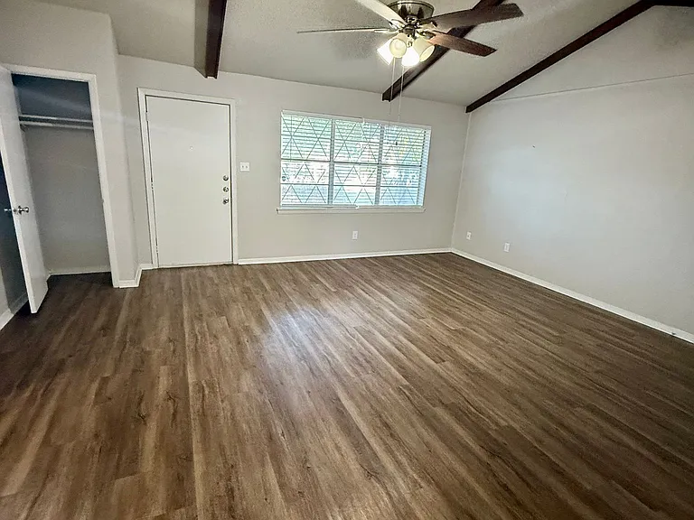 3610 Robinhood Dr — Photo 5