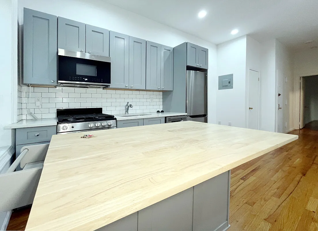 350 Bedford Avenue — Photo 1