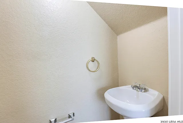 6342 Queens Castle Dr — Photo 15