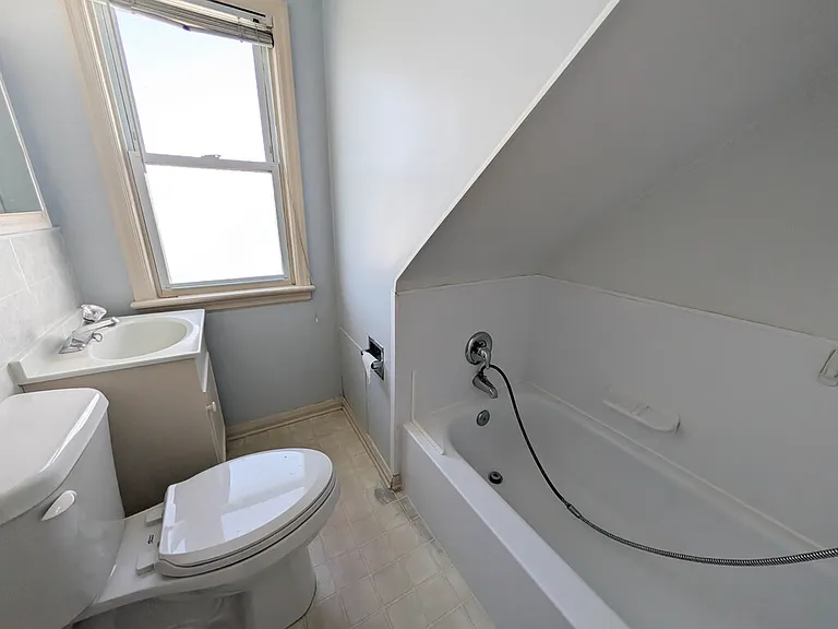 106 Haig St — Photo 27