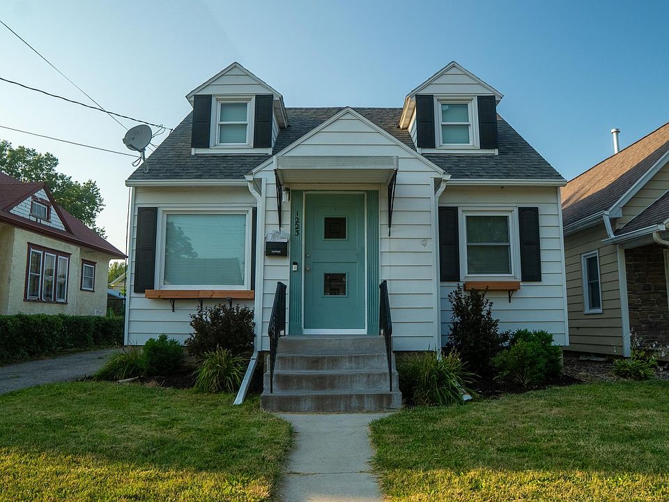 1st image of 1223 2nd St NE