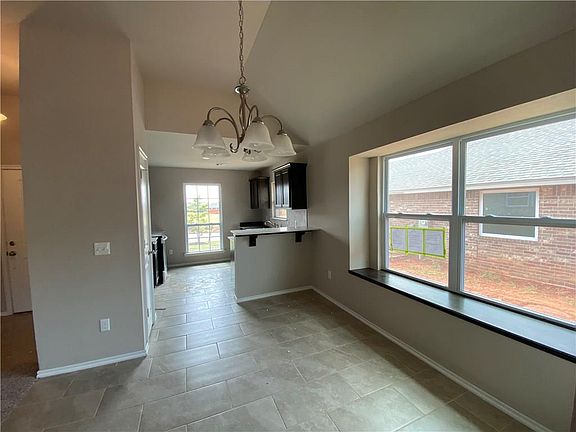 3rd image of 9712 Ashford Dr