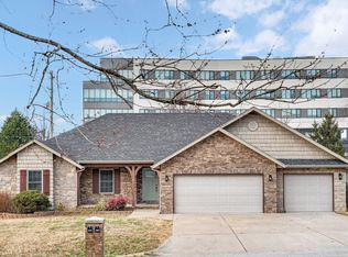 2207 E Lark St, Springfield, MO 65804