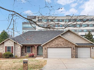 2207 E Lark Street, Springfield, MO, 65804