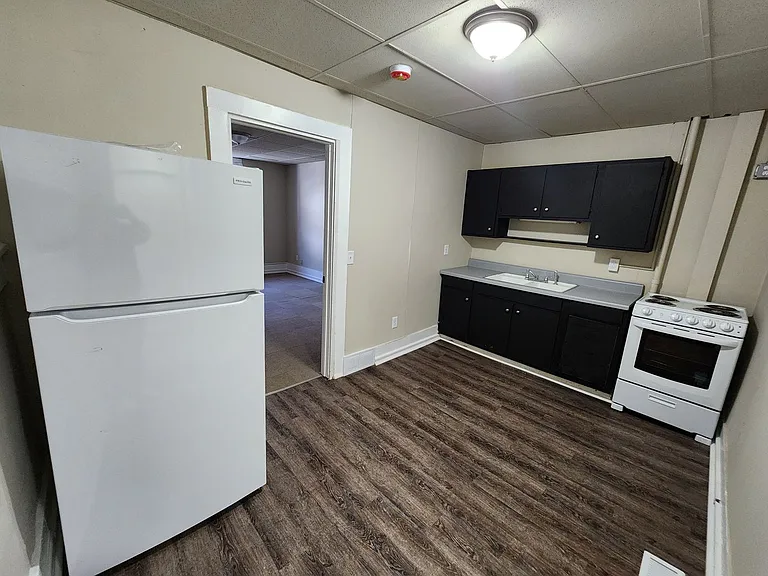 613 E Robinson St — Photo 3