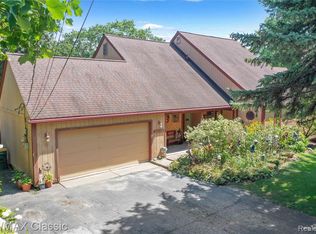 28114 Greening St, Farmington Hills, MI