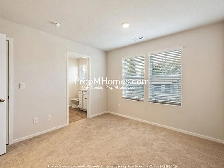 884 N 18th Ave — Photo 9