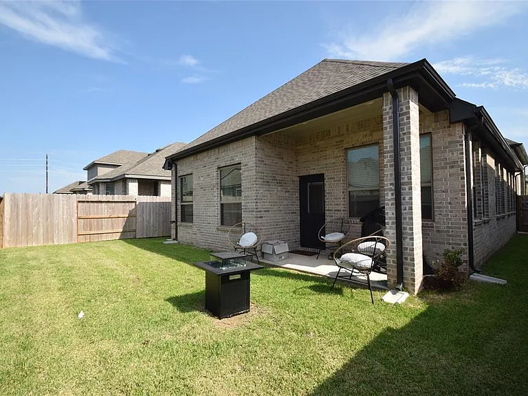 917 Crystal Bend Ln — Photo 23