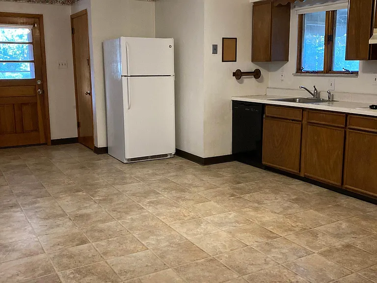 510 Cato St — Photo 8