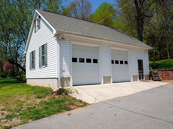 Oversized 2-car garage