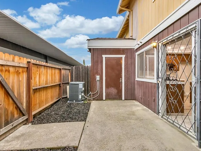 4082 Weymouth Ln — Photo 10