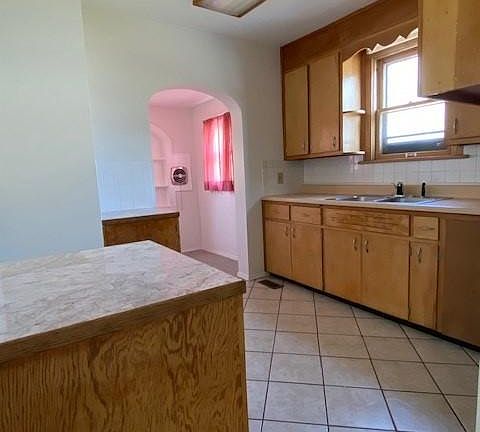 5th image of 1088 Pickford Ave