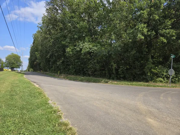 1 Cemetery Rd, Greenbrier, TN 37073