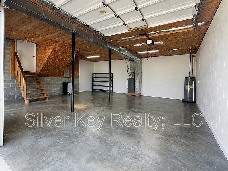 3 bed, 2.0 bath, 1800 sqft, $1,895 — Photo 4