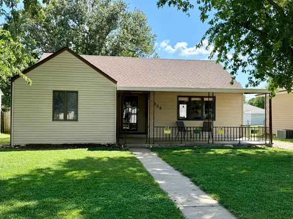 309 Old Manor Rd, Ellinwood, KS 67526