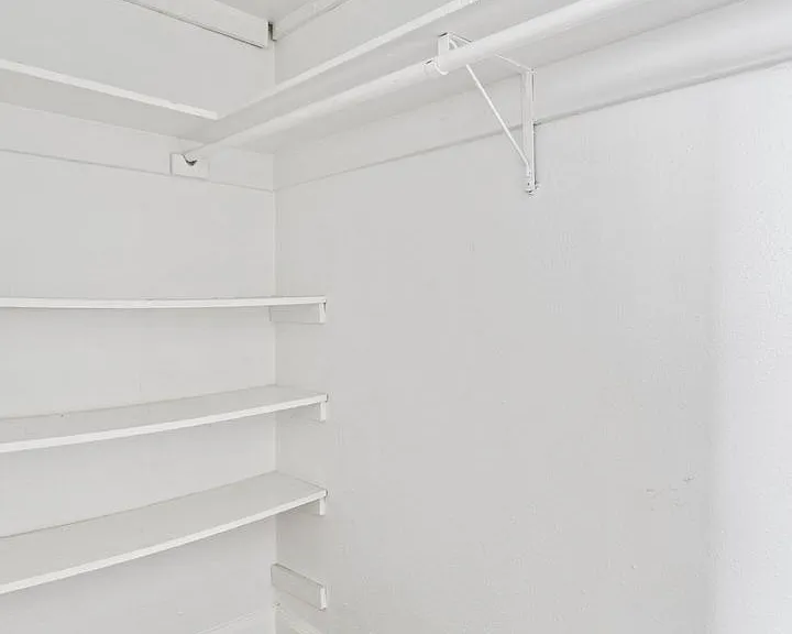 Piccadilly Apartments — Photo 46