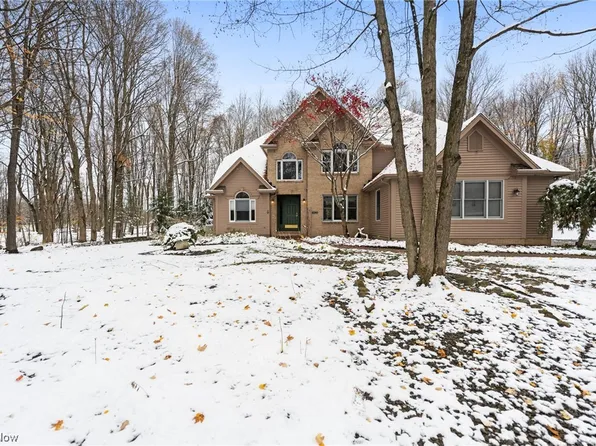 690 Meadowbrook Dr, Aurora, OH 44202
