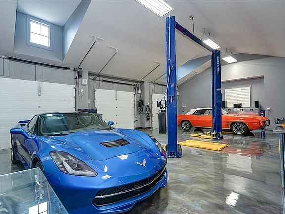 2nd image of 4720 NW Canyon Cir