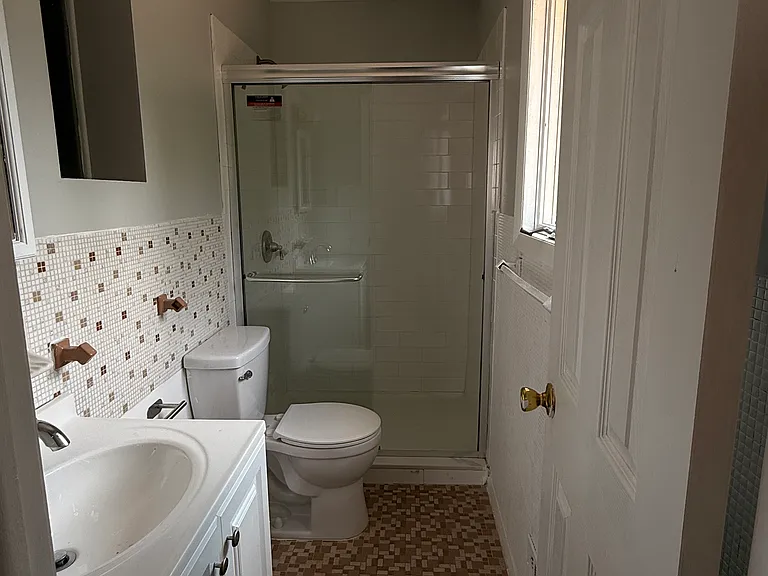 32 Waverly Dr W — Photo 3