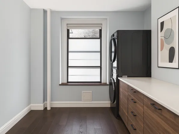 146 East 49th Street image 8 of 11