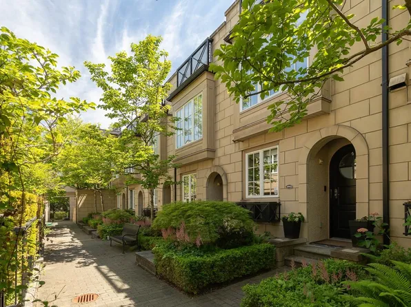 2943 Laurel St, Vancouver, BC V5Z 3T4