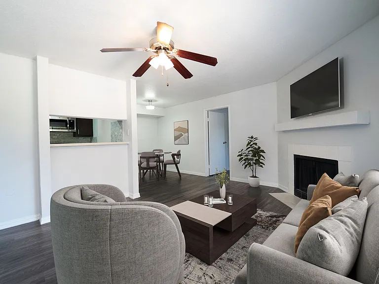 Chesapeake Apartments — Photo 8