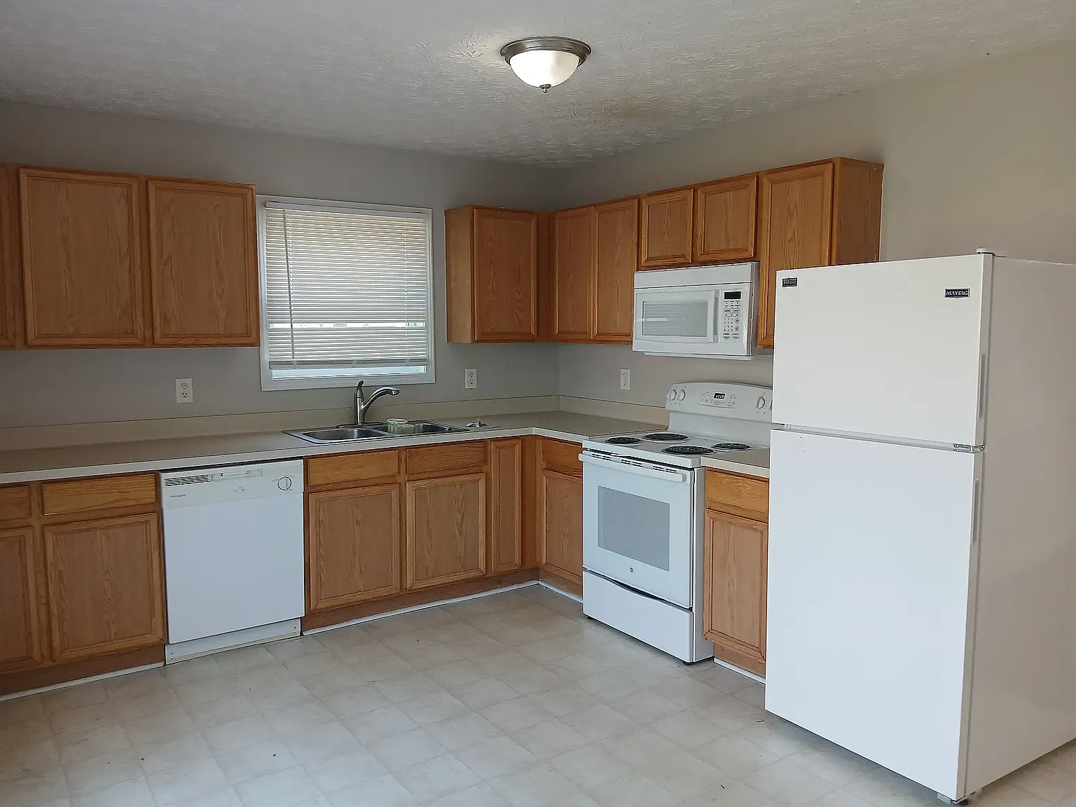 2 bed, 1.5 bath, 900 sqft, $1,425 — Photo 3