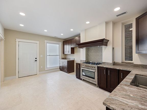 3rd image of 2924 W 38th Pl #1