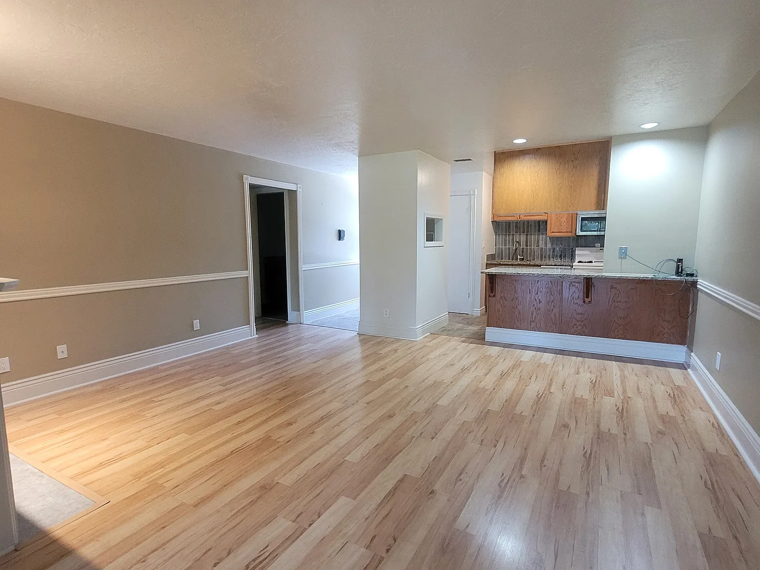 1 bed, 1000 sqft, $1,595 — Photo 3