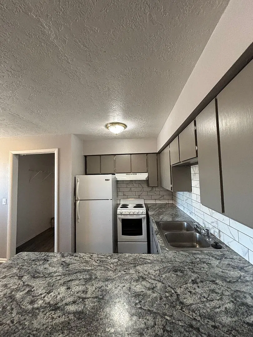 5033 Hawthorne Rd # 9-12 — Photo 3