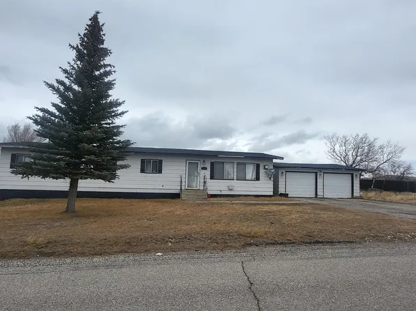 103 S Clark St, Hanna, WY 82327