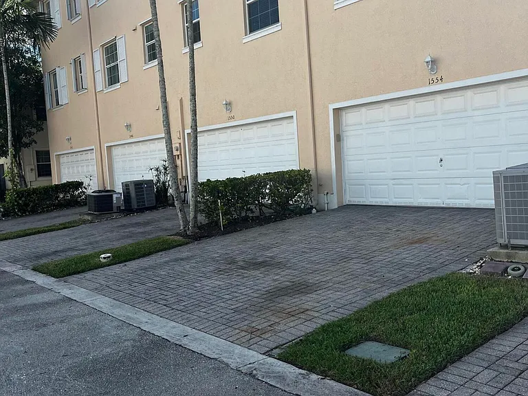 1554 Limetree Bay Ave — Photo 26