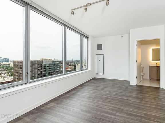 4th image of 1254 N La Salle Dr #S