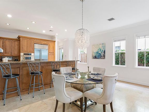 4th image of 950 SW 7th Street #950
