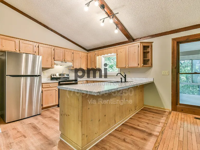 135 Beacon Hill Dr — Photo 6