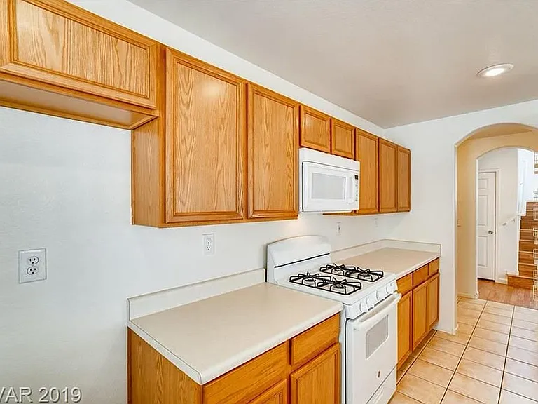 2446 El Valle St — Photo 5